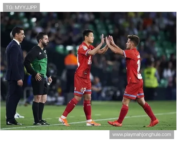 门兴0-0汉堡，延斯·卡斯特罗普替补登场表现活跃