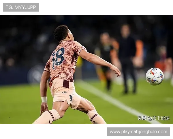 通讯:都灵德比火爆依旧,但上半场双方均采取谨慎战术,射门寥寥 通讯:都灵德比火爆依旧,但上半场双方均采取谨慎战术,射门寥寥